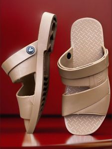 Giày Lười Nam Mùa Hè Chống Trượt Nhẹ Thời Trang Bằng Nhựa Đế Mềm Đa Năng Giày Đi Biển Thoáng Khí Thoải Mái Cho Mọi Lứa Tuổi