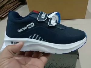 Sepatu Sekolah Anak Anak Laki Laki Perempuan Cewek Cowok Warna Hitam Tali Perekat Rekat Velcro Kecil Tanggung Umur Usia PAUD TK SD SMP SMA Kelas 1 2 3 4 5 6 7 8 9 0 Tahun-KIDZTUBS1021210832