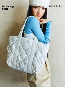 Retro Large Capacity Tote Bag