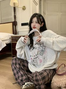 เสื้อฮู้ดคอกลมพิมพ์ลายการ์ตูนสำหรับผู้หญิง ทรงหลวม แขนยาว ขนแกะหนา แฟชั่นฤดูใบไม้ร่วง/ฤดูหนาว เสื้อผ้าทำงานสไตล์เกาหลี