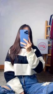 SWEATER CROP TWOCOLOUR STRIP FLEECE (LD 110 P 43)