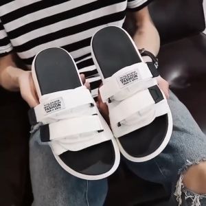 [รองเท้าแตะ ชาย พิเศษ!] รองเท้าเตะ ชาย รองเท้าแตะผู้ชายฤดูร้อนรองเท้าแตะกันลื่นผู้ชายแนวโน้มนักเรียนรองเท้าแตะชายหาดกันลื่นรองเท้าแตะชาย