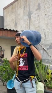 Urban-Kaos Laki Laki Tidak Bercerita Tapi Nonton Konser Bernadya Tshirt Street Modern Skena Style