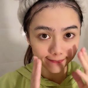 วิตามินซี FACIAL SOAP 40G สบู่ ล้างหน้า สบู่ ผิวขาว บำรุงผิว เนียนนุ่ม