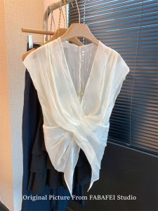 เสื้อเชิ้ตแขนกุดคอวีผ้าไหมฝ้ายผสมสไตล์ฝรั่งเศสสำหรับผู้หญิงในฤดูร้อน เสื้อเชิ้ตแขนสั้นคอวีแบบไขว้สุดหรูหรา