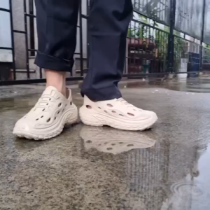 GIÀY NAM SIÊU NHẸ ĐI MƯA THOÁNG KHÍ