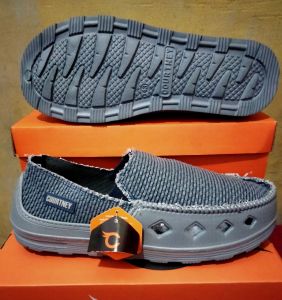 sepatu santai.. terlaris dan berkelas. harga murah... ukuran 39-43