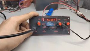 (กรุงเทพฯส่ง)เครื่องขยายเสียง DC 5V 20W บอร์ดเครื่องถอดรหัสบลูทูธวิทยุเอฟเอ็ม TF หน้าจอ LED USB รถเสียงเพลงพร้อมไมโครโฟนลำโพงเครื่องเล่น