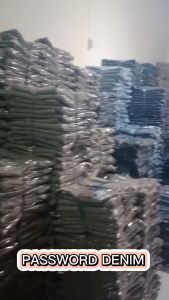 Celana Panjang Standar Jeans Reguler Pria Others Warna Grey