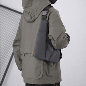 ARCTIC HUNTER กระเป๋าคาดอก กระเป๋าผู้ชาย กระเป๋าสะพาย ผช ของผู้ชายกระเป๋าคาดหน้าอกใหม่แฟชั่นลำลองเรียบง่ายความจุขนาดใหญ่กระเป๋าสะพายข้างย้อนยุคกระเป๋าสะพายไหล่กระเป๋าสามเหลี่ยม