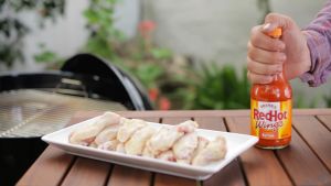 Sốt Ớt Cay Franks RedHot Buffalo Wings Hot Sauce Chai 354 mL (12 Fl. Oz.)