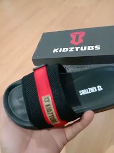 KIDZTUBS Sandal Anak Laki Laki Karet Slipper Slide Selop Slipon Jepit Karakter Warna Hitam Usia 6-10 Tahun-Sendal2015100324