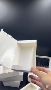 ( 50 ชิ้น ) กล่องอาหาร กล่องขนม เค้ก บราวนี่ เคลือบพลาสติก PE กันซึม พร้อมทาน คุณภาพ Food Grade  มีให้เลือก 2 ขนาด และ 2 สี ขาว/น้ำตาล  บรรจุภัณฑ์อาหาร