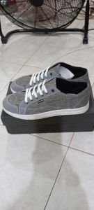 Sepatu kasual sepatu fourz9 bagus bahan berkualitas terbaik sepatu sneakers pria keren