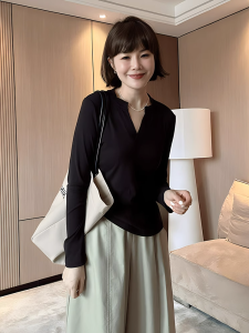 plus Size Womens Black V-Neck Long Sleeve Base Shirt Autumn New Style Conceal Belly Slimming Top Commute Korean Loose Fit T-Shirt