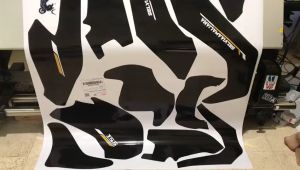 Decal Sticker Stiker Nmax Motif warna hitam lis putih