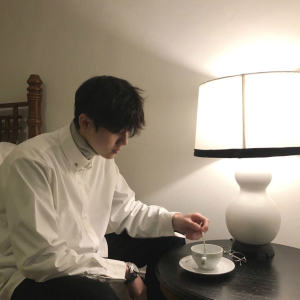 Ice Silk Long Sleeve White Shirt Mens Spring Autumn Casual Thin Style Layering Shirt Lazy Style Loose Fit Youth Trend