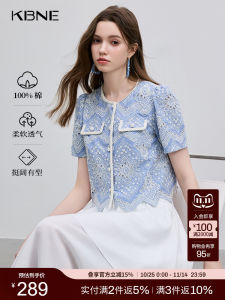 เสื้อเชิ้ตผ้าชีฟองปักลายสีน้ำเงิน แขนสั้น ทรงหลวม คอกลม ฤดูร้อน 2025 เสื้อเชิ้ตผู้หญิง แฟชั่นฤดูร้อน เสื้อเชิ้ตผ้าชีฟอง