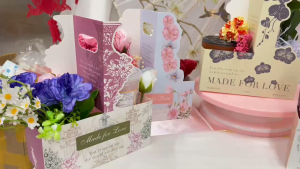 Flower🌼กล่องกระดาษ พิมพ์ลายดอกไม้ กล่องจัดดอกไม้สไตล์เกาหลี ใส่แก้วกาแฟ ใส่เครื่องสำอาง พร้อมส่งเลย