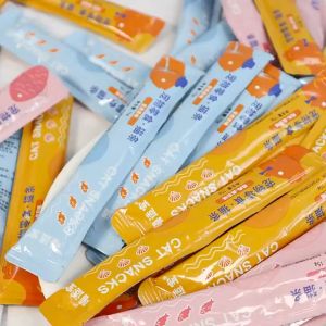 YUMMY High Vitamin Creamy Makanan Basah Snack Ringan Kucing Cat Wet Food Snack Stick Treat 猫条 嘻适宝