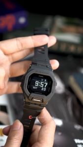 Jam Tangan Pria Casio G-Shock G-Squad GBD-200UU-1D Digital Black Dial Black Resin Band
