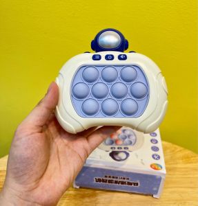 Đồ Chơi Pop it Máy Chơi Game Điện Tử Giải Trí Bấm Theo Đèn Nhạc Rèn Luyện Khả Năng Phối Hợp Tay Mắt Chất Liệu Nhựa ABS An Toàn
