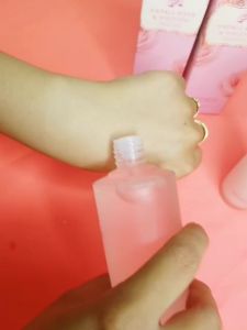 Nước hoa hồng Hàn Quốc làm sạch sâu và dưỡng ẩm The Rucy Wrinkle Repair & Whitening Essence Toner 150ml