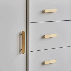 MONOI แสงหรูหราทองเหลืองคณะรัฐมนตรีมือจับประตูที่ทันสมัยเรียบง่ายตู้เสื้อผ้าลิ้นชักโกลเด้นตู้แบนทองแดงบริสุทธิ์จับ