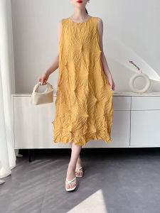 2025 Summer Dress Womens Fashion Handmade Folding Niche Design Sleeveless Medium Length Dress