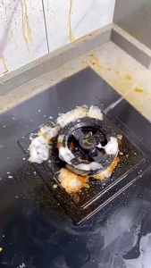 Kitchen grease cleaner Strong oil and dirt removal Oil Stain Remover Cleaning of grease on the bottom of the stove pan