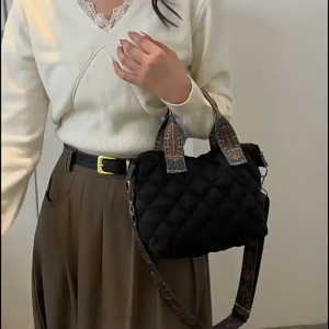 SG Ayuqi Quilted Crossbody Shoulder Bag Minimalist Stylish Casual Tote Bag
