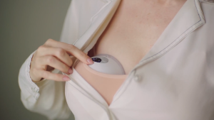 พร้อมส่งจากไทย Momcozy 🇺🇸 เครื่องปั๊มนมไร้สาย รุ่นM5 แฮนด์ฟรี มี3โหมดและ9ระดับ กรวยปั๊มขนาดเหมาะสวมใส่สบาย