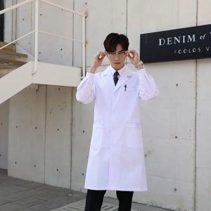 เสื้อกราวน์แพทย์ เสื้อกาวน์ มีทั้งแขนยาวและแขนสั้น ทรงมาตราฐาน เนื้อดีคงทน ใช้ โรงพยาบาล โรงเรียนทำการทดลอง