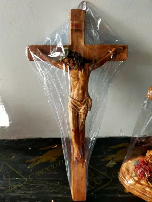 Crucifix Hang(14inches)