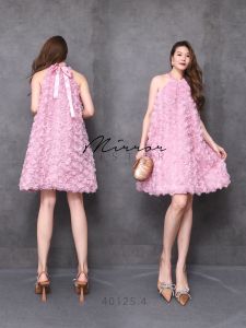 ชุดเดรสดอกกุหลาบจัดเต็ม แพทเทรินแขนกุดทรงAน่ารักมาก สามารถรูดเชือกตามที่ต้องการผูกตรงคอ ใส่สวยโดดเด่น ใครใส่ก็จะโดนหลงรัก น่ารักละมุนทุกสี  ✔️ซับใน