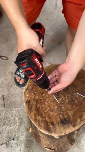 Khoan pin XHS 16V hàng nội địa cao cấp đầu kẹp 13 ly autolock kèm 2 pin 4 cell chân phổ thông chính hãng giá rẻ - Thân máy khoan pin mini cầm tay động cơ không chổi than - Điện máy Việt Nhật