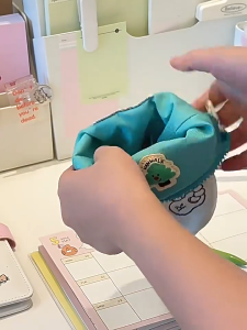 【New】Tempat Pensil Yang Bisa Dilipat Tas/Cartoon Large Capacity Storage Bag Pensil Case/lucu Tas Pulpen Korea Tempat Pulpen/Kreatif Penyimpanan Alat Tulis/Tempat Pensil Murah