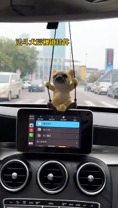 Phụ kiện treo xe hơi hình chú chó đeo kính sành điệu