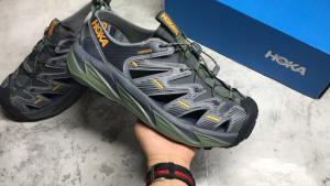 HOKA One One Hopara Sandals รองเท้าแตะชายหาดสีเขียวเข้มสำหรับผู้ชายและผู้หญิง