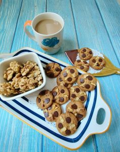 Chocolate Chip Walnut Cookies