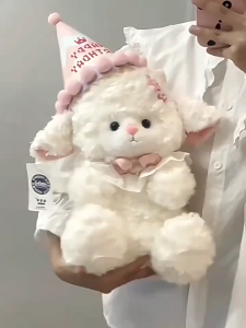 จัดส่งทันทีตุ๊กตาแกะสวมหมวกวันเกิด 25 ซม. ของขวัญวันเกิด ยอดนิยม ของขวัญสุดน่ารักสำหรับผู้หญิงส่งหมวกวันเกิดและถุงของขวัญ