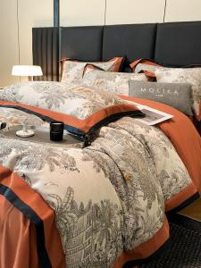 Luxurious Thickened Pure Cotton Flannel Bedding Set Warmth Guaranteed Four-Piece Comforter Cover Sheet Duvet Protector Set