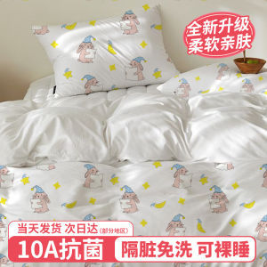 ผ้าห่มผ้าคลุมหมอนแบบใช้แล้วทิ้งสำหรับการเดินทาง ผ้าห่มผ้าฝ้ายโพลีเอสเตอร์ ชุดสต็อกเสื้อผ้านอนแบบพกพาสำหรับเด็กและผู้ใหญ่