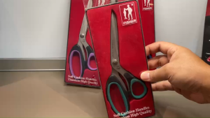 กรรไกรสแตนเลสดิจจุบัน ขนาด 7นิ้ว ไม่เป็นสนิม มีสองประเภท คมสามารถใช้ตัดอาหารได้ คมหายห่วง การใช้งานสูงสุด