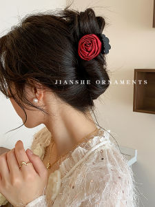 กิ๊บติดผมรูปดอกกุหลาบซาตินสไตล์เกาหลีสุดสง่างาม กิ๊บติดผมสีกลางที่ดูหรูหรา ที่คาดผมสไตล์ฉลาม เครื่องประดับผมแบบใหม่มาถึงแล้ว