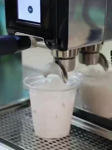 Disposable Transparent Cup with Lid for Takeaway Drinks