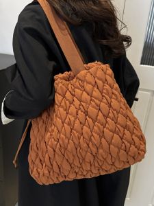 Fashionable Large Capacity Tote Bag for Women New 2023 Quilted Diamond Pattern Underarm Bag Simple and Unique Shopping Bag Shape