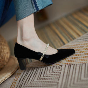 รองเท้าส้นสูงสำหรับผู้หญิง พื้นยาง ทรงหัวเหลี่ยม ด้านข้างเปิด ส้นหนา หัวเข็มขัด ลูกปัด รองเท้าส้นเดี่ยวสไตล์ย้อนยุคแบบด้าน ฤดูใบไม้ร่วง 2025