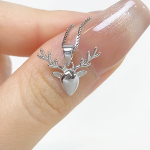 LAZO DIAMOND Reindeer Everyday Pendant in 375/9K White Gold