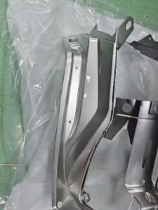 Yếm khoá lớn màu bạc Exciter 135 4s 2005-2010 chính hãng Yamaha Việt Nam
